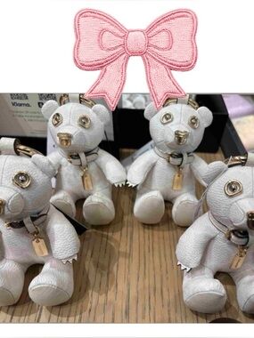 COACH Collectible Bear Bag Charm
Signature Canvas Leather CZ195
White/Chalk NWT